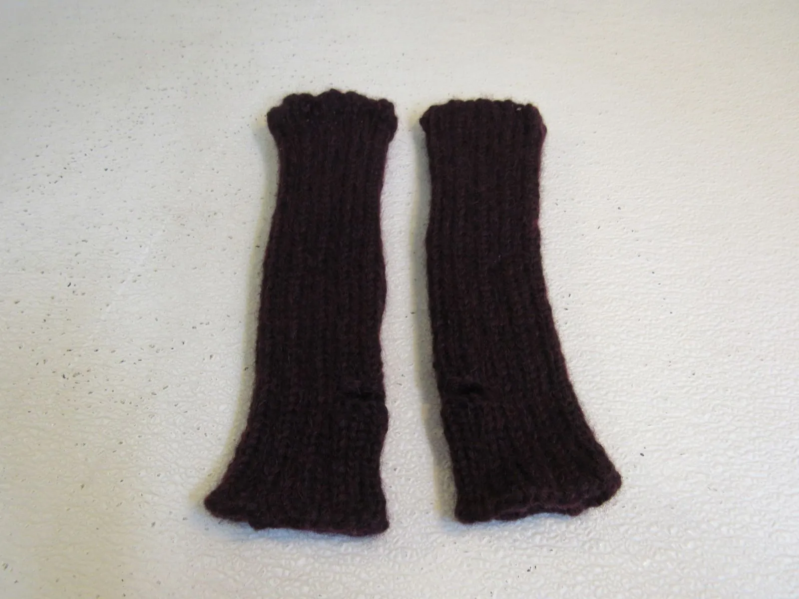 Handcrafted Fingerless Reversible Mitts Dark Burgundy 100% Merino Female Adult -- New