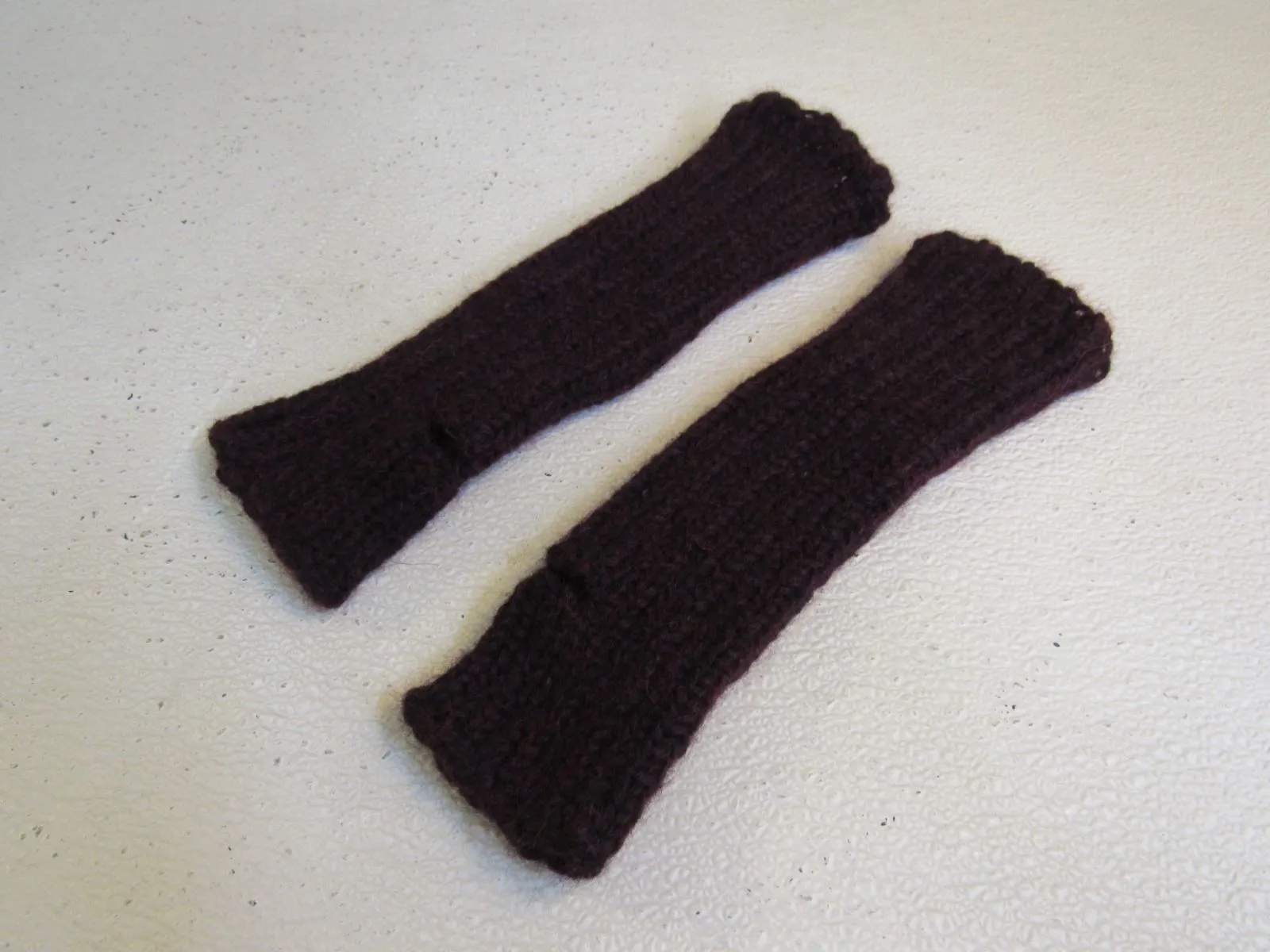 Handcrafted Fingerless Reversible Mitts Dark Burgundy 100% Merino Female Adult -- New