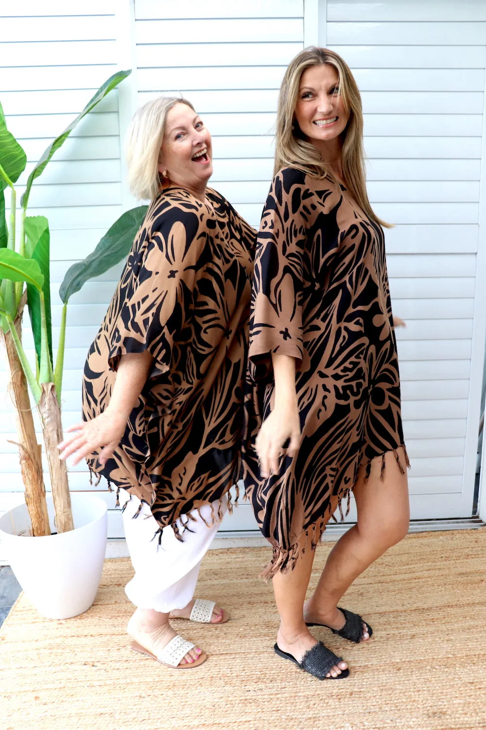 Short Kaftan With Tassels In Hibiscus Chocolate