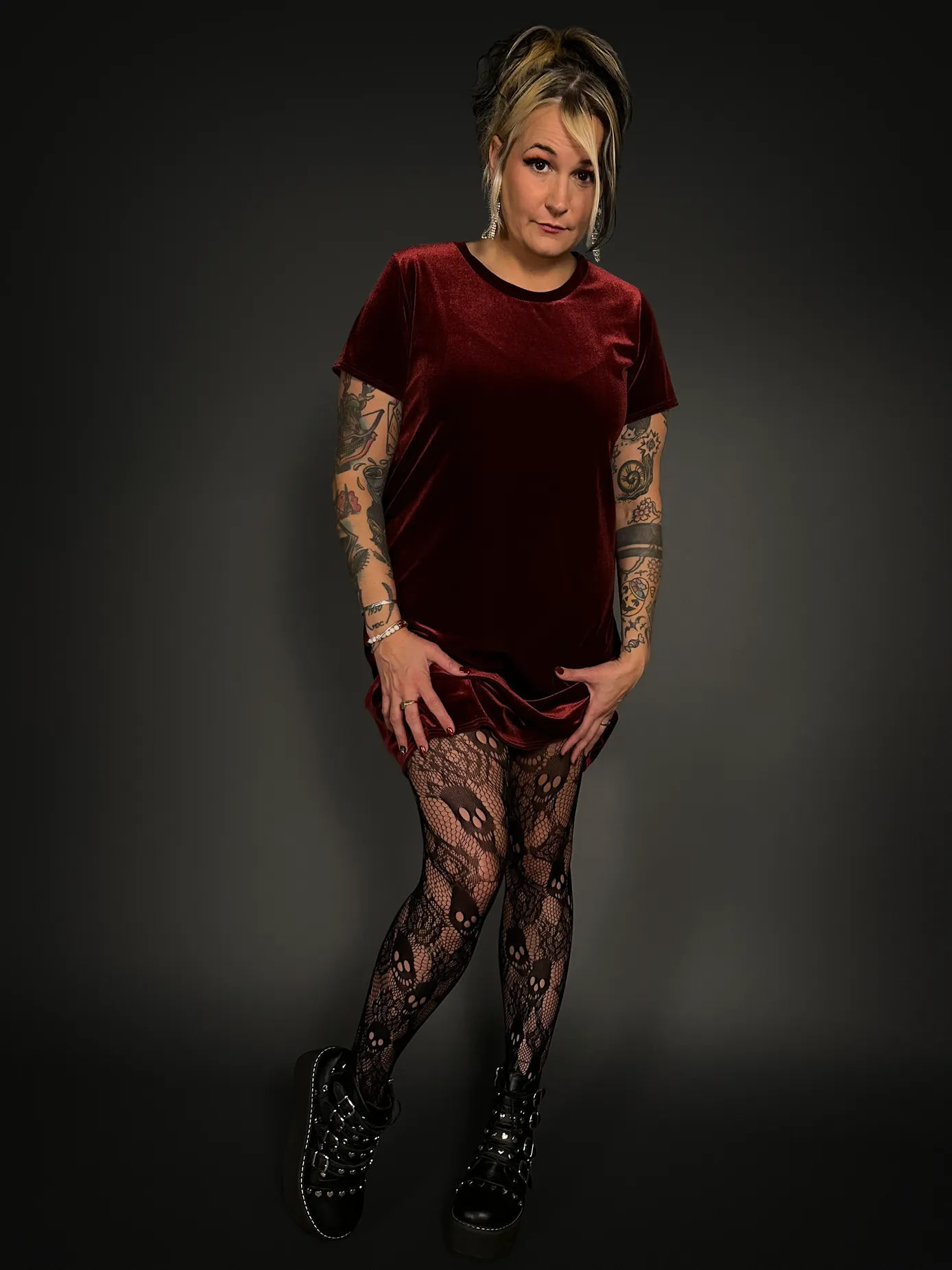 Velvet Crew Neck Short Sleeve Goth Dress in Burgundy