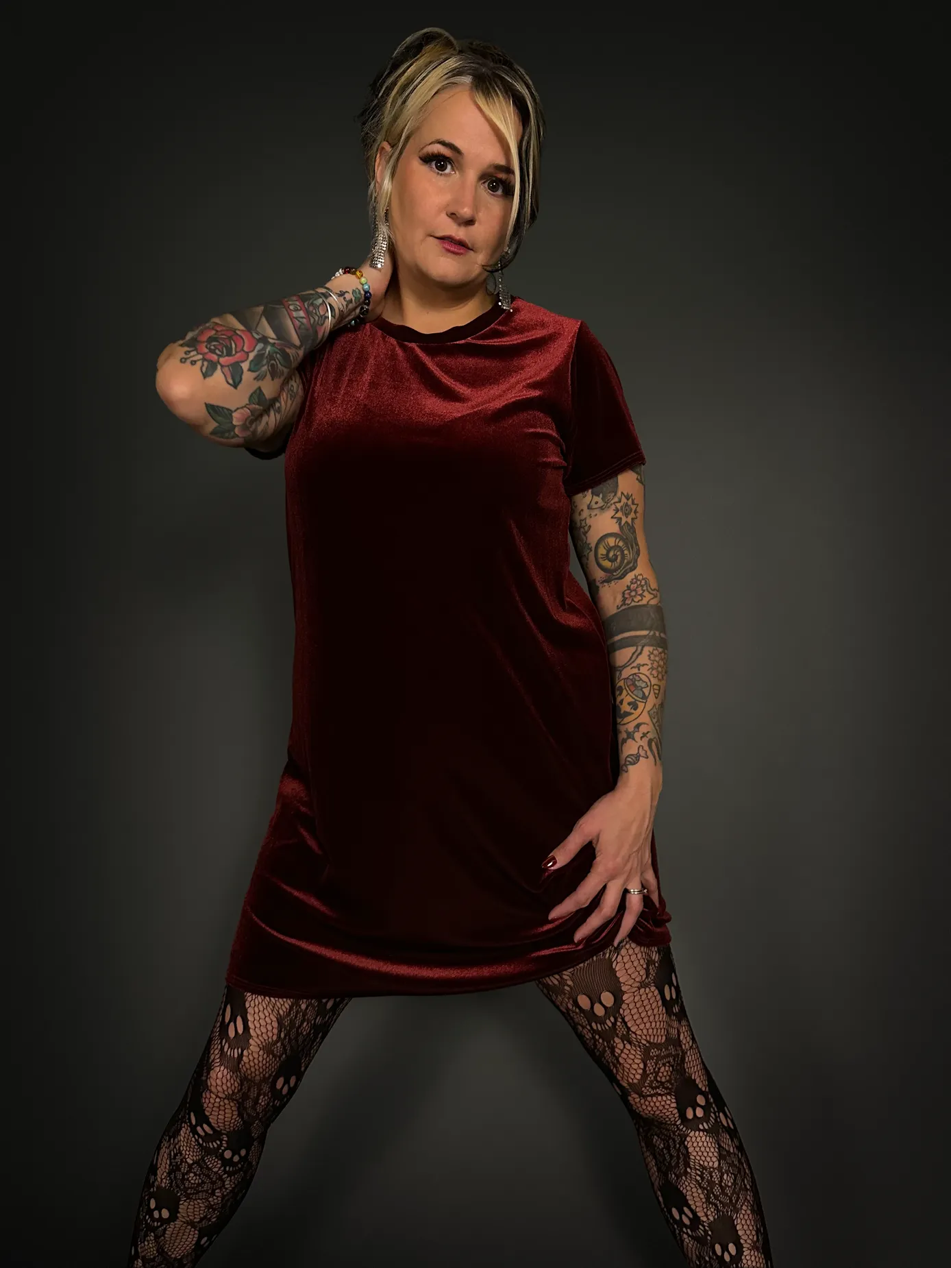 Velvet Crew Neck Short Sleeve Goth Dress in Burgundy